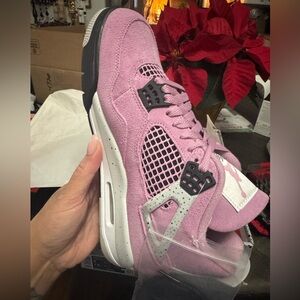 Jordan 4 Retro Orchid. Size 9 women’s. BNIB.